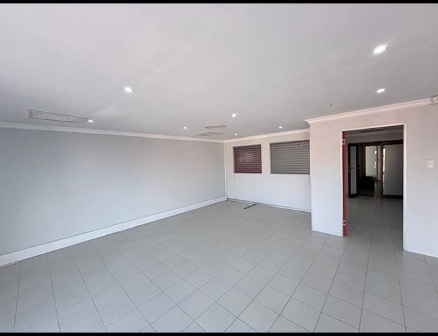 113M² OFFICE TO LET IN FOURWAYS